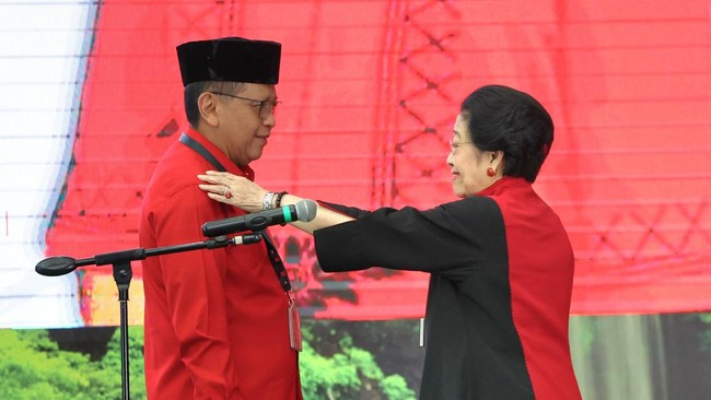 Ketum PDIP Megawati Soekarnoputri dan Hasto Kristiyanto Sekjen. (Foto: Arsip PDI Perjuangan)