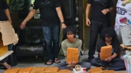 BNNP Riau menangkap 2 eks mahasiswa dengan barang bukti ganja 63 kilogram, di kampus UIN Suska Riau di Pekanbaru.(Dok. BNNP Riau.)