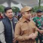 Gubernur Riau H.Abdul Wahid,M.Si didampingi Direktur PT Riau Pangan Bertuah Ade Putra Daulay,S.P.,M.Si