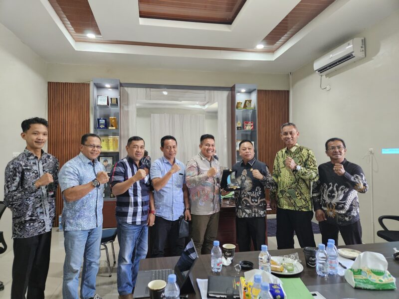 Direktur BUMD Pangan Riau PT. Riau Pangan Bertuah Ade Putra Daulay,S.P.,M.Si menerima Rombongan Kunjungan kerja Anggota DPRD Kabupaten Kepulauan Anambas